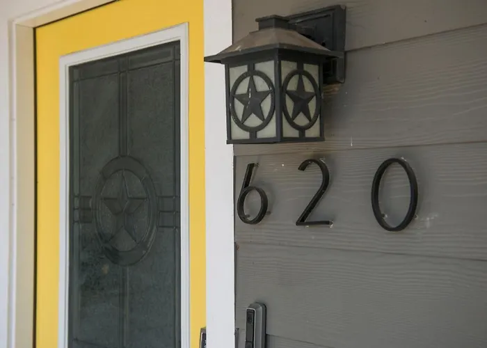 Walk To The Silos! 3 Bed 1960\'S Bungalow Near Baylor