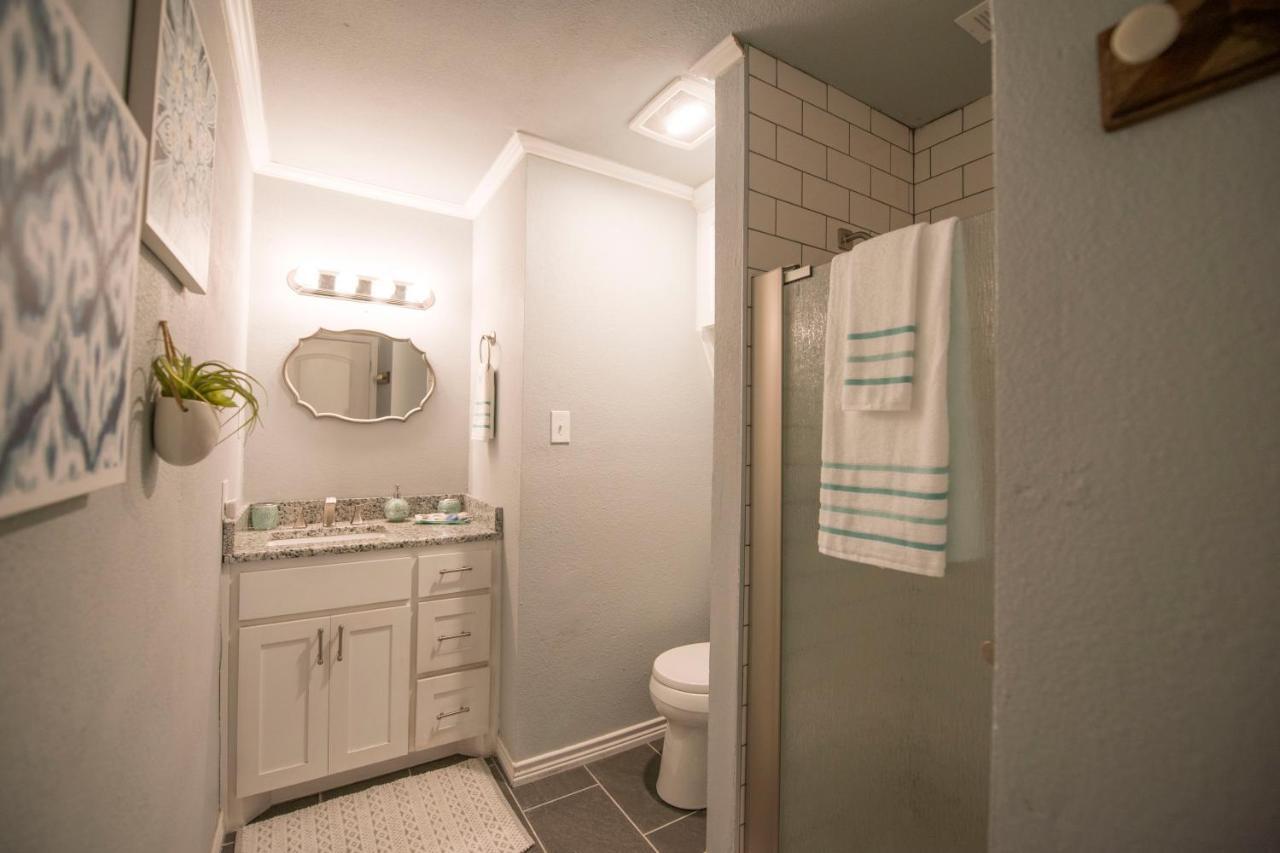 Walk To The Silos! 3 Bed 1960's Near Baylor *