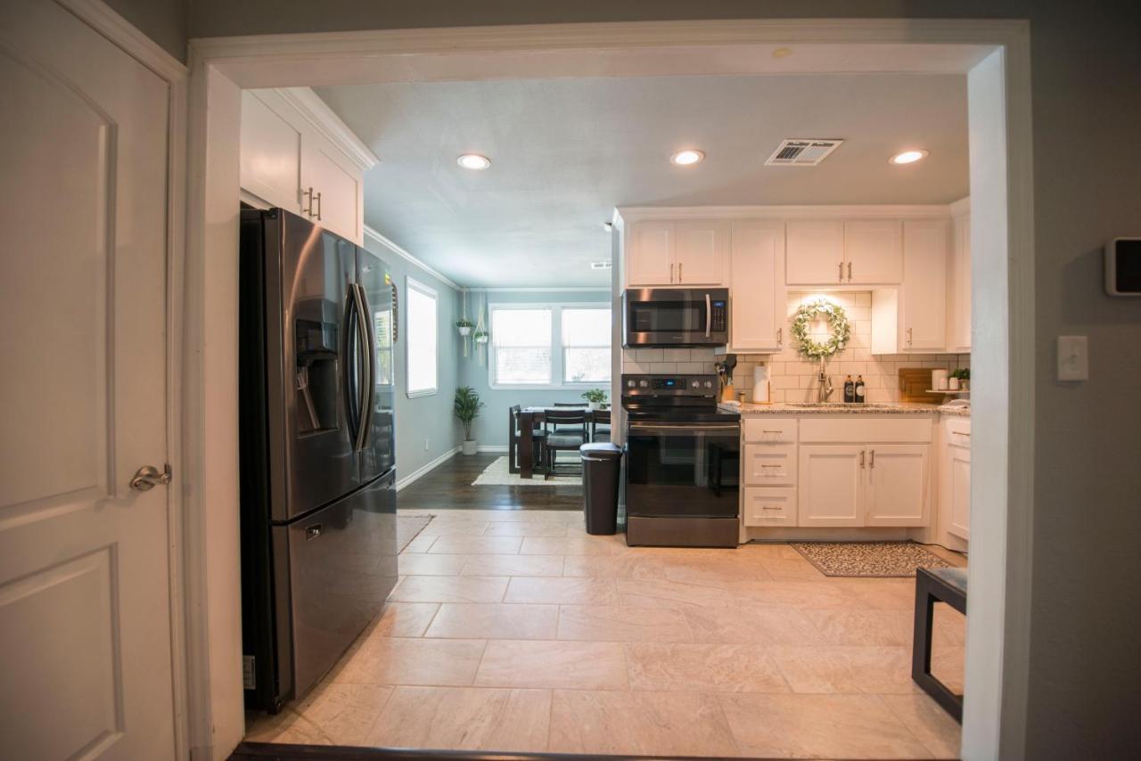 Walk To The Silos! 3 Bed 1960's Near Baylor Ferienhaus *