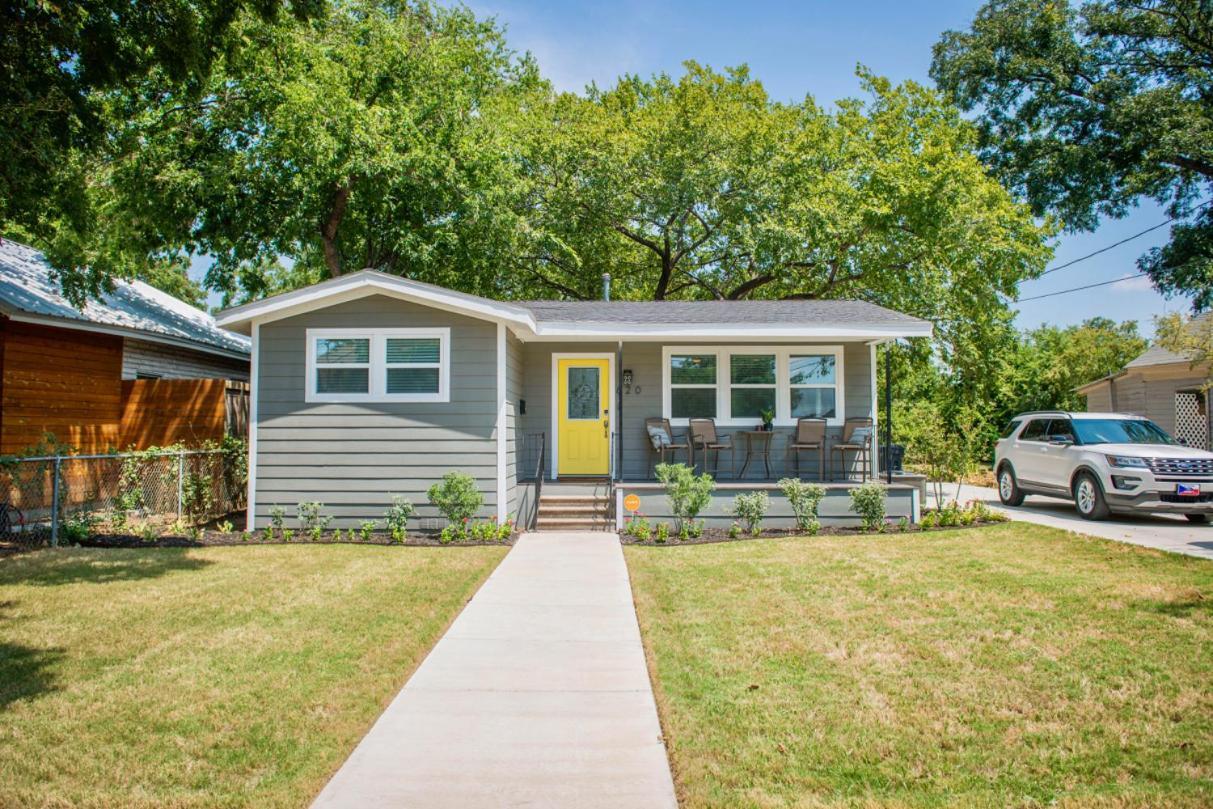 Walk To The Silos! 3 Bed 1960's Near Baylor Ferienhaus