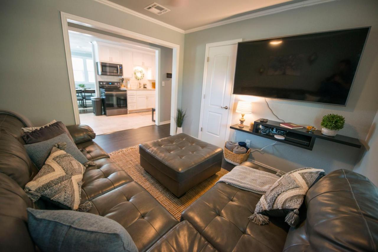Walk To The Silos! 3 Bed 1960's Near Baylor Ferienhaus *